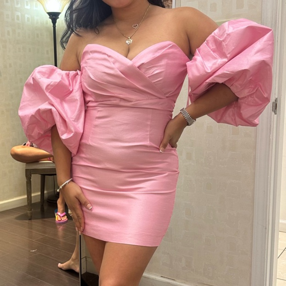 Vibrant Pink Bodycon Mini Dress with Puff Sleeves and Sweetheart Neckline